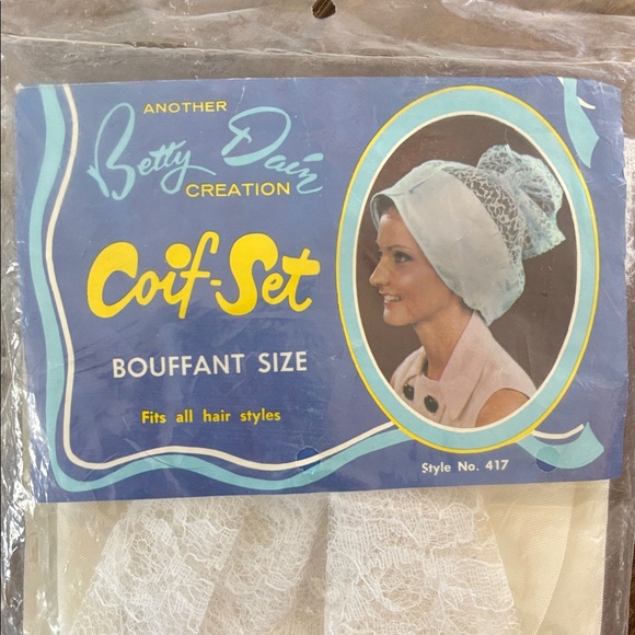 Vintage Betty Dain Coif Set- White - Picture 2 of 3